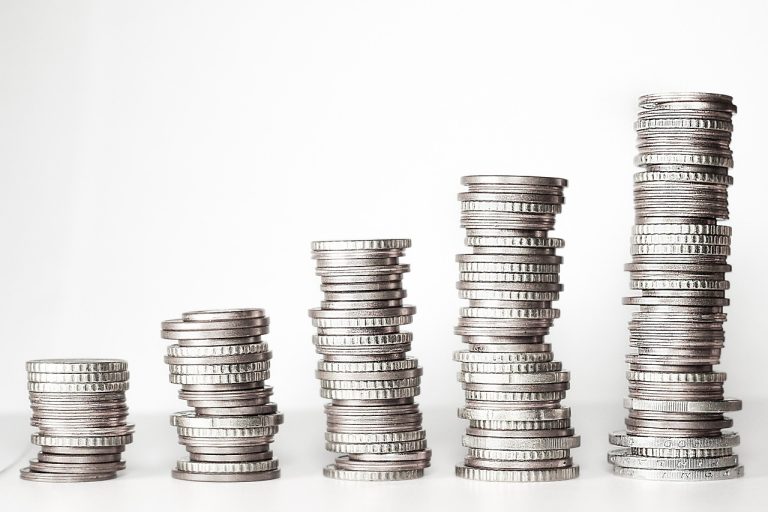 Tumpukan koin melambangkan kenaikan tarif